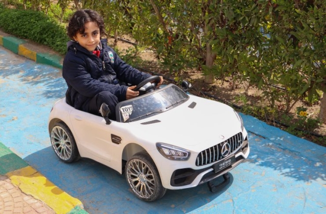 I.S.K | American Division | Students having fun riding the cars KG 2 | 2022-2023