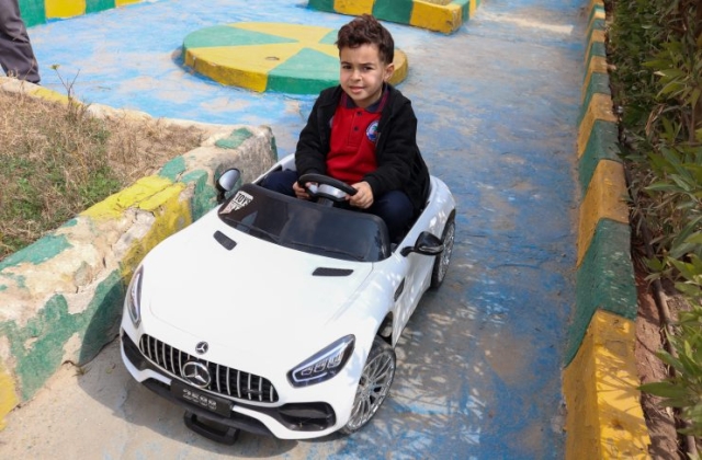 I.S.K | American Division | Students having fun riding the cars KG 2 | 2022-2023