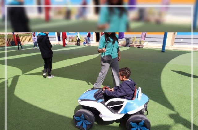 I.S.K | American Division | "Students having fun riding the cars" KG 1B | 2022-2023