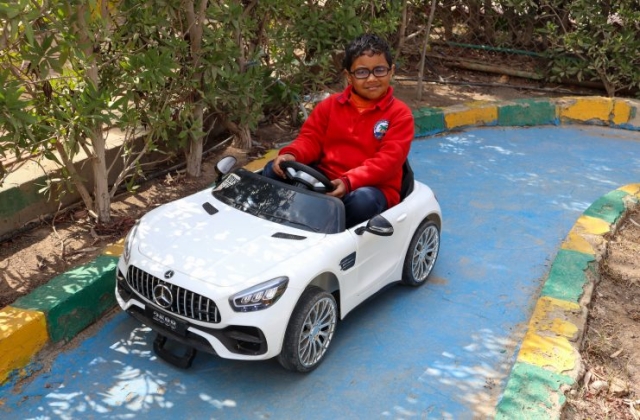 I.S.K | American Division | Students having fun riding the cars KG 2 | 2022-2023