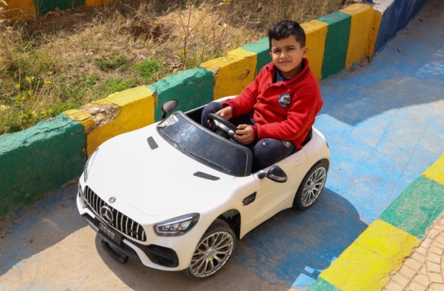 I.S.K | American Division | Students having fun riding the cars KG 2 | 2022-2023