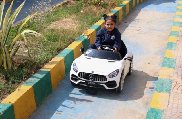 I.S.K | American Division | Students having fun riding the cars KG 2 | 2022-2023